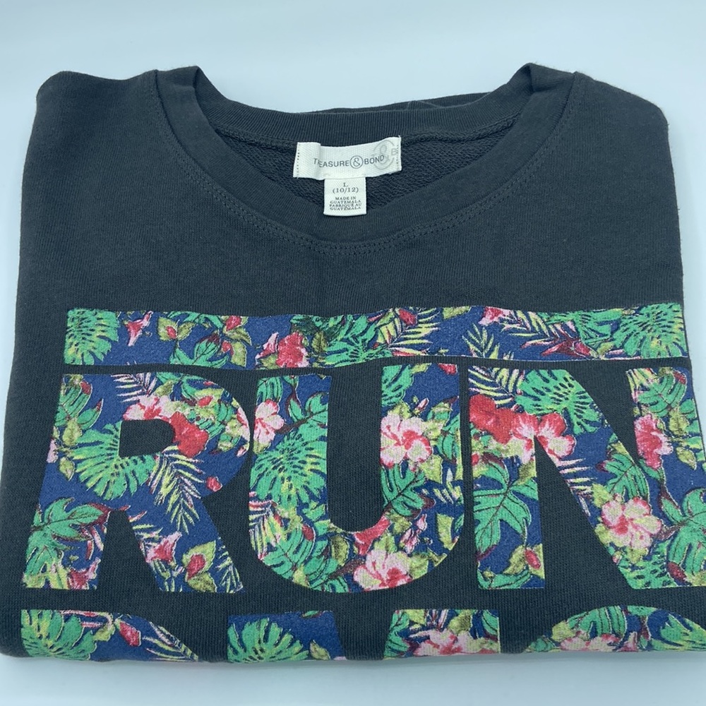 NEW! RUN DMC Hawaiian Floral Sweatshirt Size L (10/12) Treasure & Bond - Picture 3 of 10